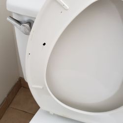 Travelodge by Wyndham Grants Pass - Omg. Smeared filth on toilet seat.
