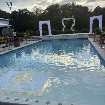 White’s Ferry Manor - Outside - Venues & Event Spaces Near Me - Leesburg, Virginia