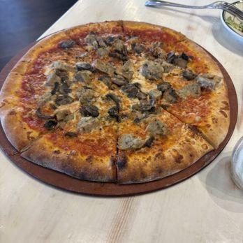 Mandolas Italian Kitchen - Jacksonville - Mushroom and sausage pizza - Italian Near Me - Jacksonville, Florida Mandolas Italian Kitchen - Jacksonville - Mushroom and sausage pizza - Italian Near Me - Jacksonville, Florida