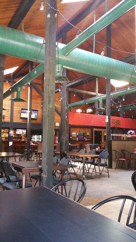 COPPER ISLAND PUB Updated October 2024 1277 Trans Canada Highway, Sorrento, British Columbia