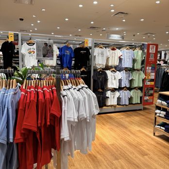 Uniqlo - Women's Clothing Near Me - East Rutherford, New Jersey
