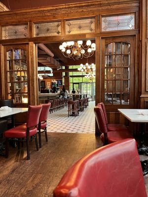 D4 Irish Pub & Cafe by null