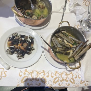 Cervejaria Ramiro - razor clams and garlic little neck clams, and barnacles - Seafood Near Me - Lisbon, 11