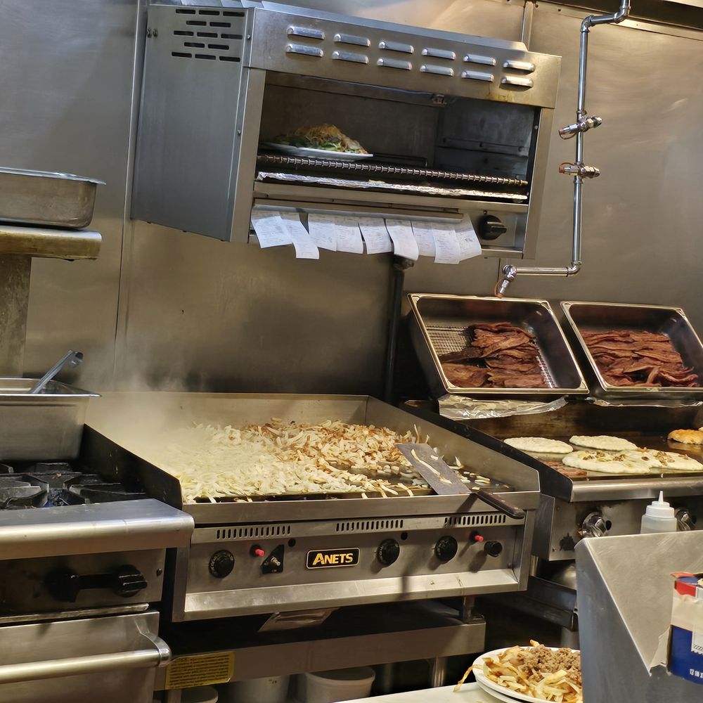 Doug's Day Diner - Lunch and a show! - Breakfast & Brunch Near Me - Loveland, Colorado