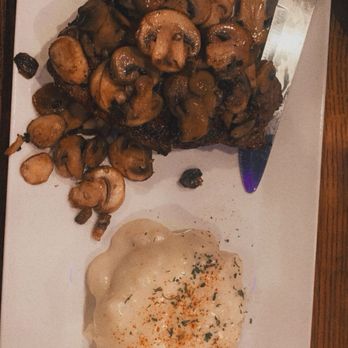 Snake River Grill - 10oz Prime Sirloin with butter roasted mushrooms and mashed potatoes - Steakhouses Near Me - Hagerman, Idaho Snake River Grill - 10oz Prime Sirloin with butter roasted mushrooms and mashed potatoes - Steakhouses Near Me - Hagerman, Idaho