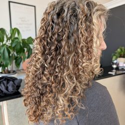 Salon H2O
