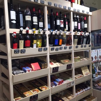 España en Lata - A few wines and chocolates - Beer, Wine & Spirits Near Me - Madrid, M España en Lata - A few wines and chocolates - Beer, Wine & Spirits Near Me - Madrid, M