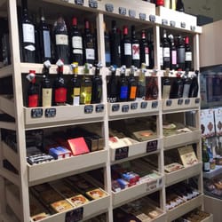 España en Lata - A few wines and chocolates