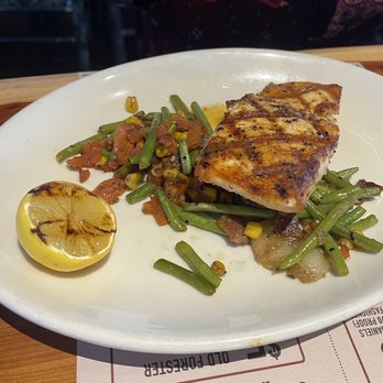 Twin Peaks - Salmon w/green beans - Sports Bars Near Me - Augusta, Georgia