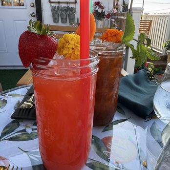 Mama Green's - Strawberry lemonade and peach lemonade - Southern Near Me Mama Green's - Strawberry lemonade and peach lemonade - Southern Near Me