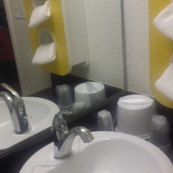 Motel 6 - Sink and towels. - Hotels Near Me - Mojave, California
