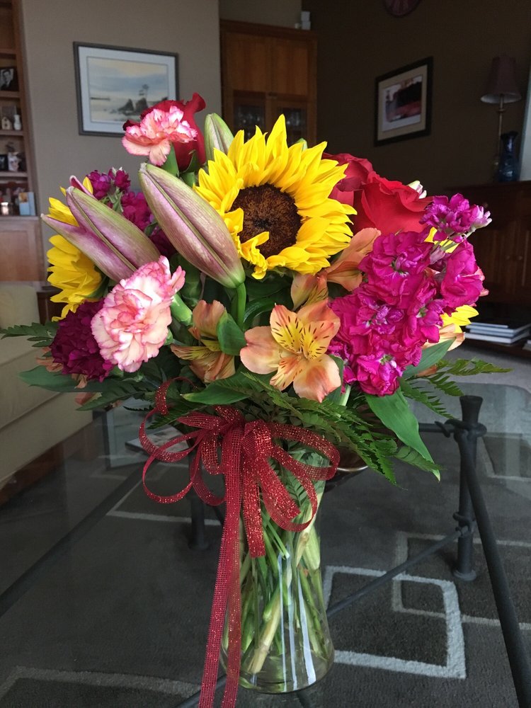 DAISY CHAIN FLORAL Updated June 2024 65 Main St, Cathlamet