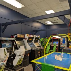 Hwy 404 & Steeles Flea Market - Arcade games