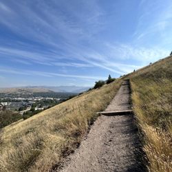 M Trail - Start of hike after a traverse or two