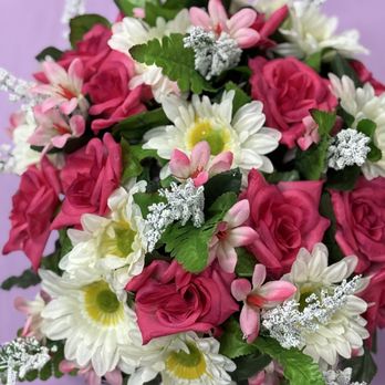 Bloom n Vine - Flowers & Gifts Near Me - Lynn, Indiana Bloom n Vine - Flowers & Gifts Near Me - Lynn, Indiana