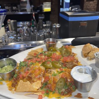 Houlihan's - Nachos - Bars Near Me - Paramus, New Jersey