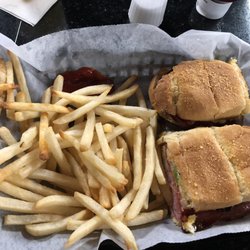 Birdies Bar & Grill - Birdies grinder. Really good!!