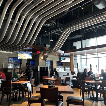 Yard House - Interior - Vegetarian Near Me - Burbank, California Yard House - Interior - Vegetarian Near Me - Burbank, California