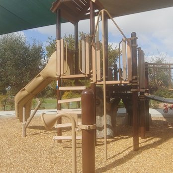 Tamarisk Park - Parks Near Me - Lake Forest, California