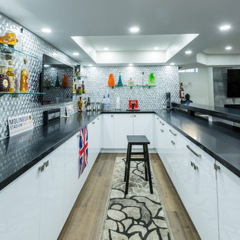 Zumin Home Centre - a kitchen with white cabinets and black countertops - General Contractors Near Me - Mississauga, Ontario Zumin Home Centre - a kitchen with white cabinets and black countertops - General Contractors Near Me - Mississauga, Ontario