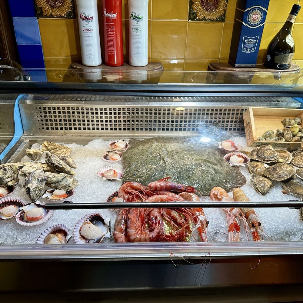 Racó de la Vila - Seafood Display Case - Spanish Near Me - Barcelona, B Racó de la Vila - Seafood Display Case - Spanish Near Me - Barcelona, B