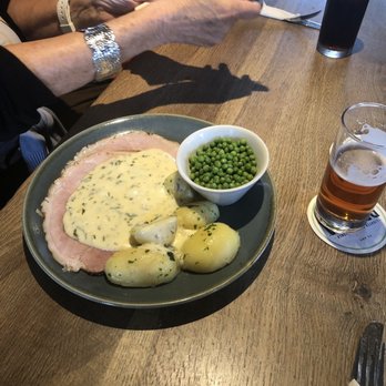 The Queens - Ham, peas and parsley sauce - Pubs Near Me - Ludlow, SHR