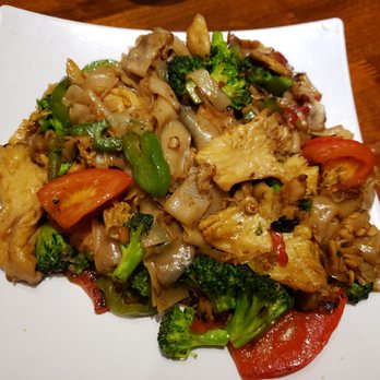 My Thai Kitchen - Drunken noodles with extra broccoli, chicken - Thai Near Me - Roseville, California My Thai Kitchen - Drunken noodles with extra broccoli, chicken - Thai Near Me - Roseville, California
