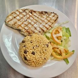 Cassava - Pechuga a la plancha w/ arroz con gandules.