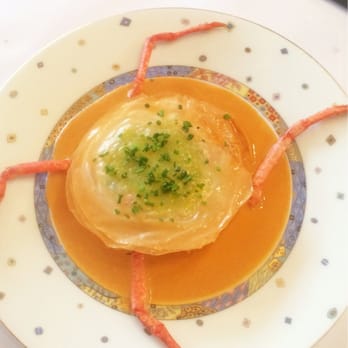Le Crieur de Vin - Au Crieur de Vin in Sens. Le croustillant de homard, blancs de poireau étuvés, coulis d'homardine. - Restaurants Near Me - Sens, 89 Le Crieur de Vin - Au Crieur de Vin in Sens. Le croustillant de homard, blancs de poireau étuvés, coulis d'homardine. - Restaurants Near Me - Sens, 89