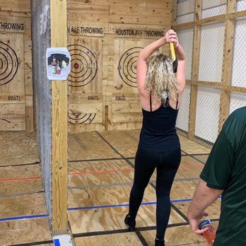 Houston Axe Throwing - Axe Throwing Near Me - Houston, Texas