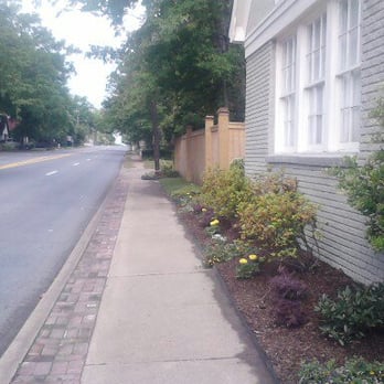 i MOW - a sidewalk with a flower bed in front of a house - Landscaping Near Me - Little Rock, Arkansas i MOW - a sidewalk with a flower bed in front of a house - Landscaping Near Me - Little Rock, Arkansas