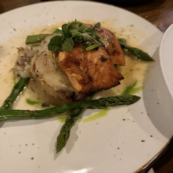 Tidal Raves Seafood Grill - Wild Chinook Salmon - New American Near Me - Depoe Bay, Oregon