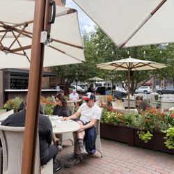 Hotel Jerome, Auberge Collection - Patio restaurant.