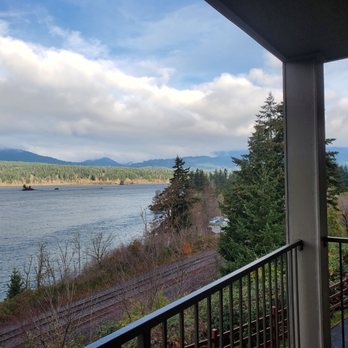 Best Western Plus Columbia River Inn - Outstanding ever changing views from our balcony! - Hotels Near Me - Cascade Locks, Oregon Best Western Plus Columbia River Inn - Outstanding ever changing views from our balcony! - Hotels Near Me - Cascade Locks, Oregon