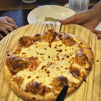 Running Rooster - Kids cheese pizza - American Near Me - Hollister, California