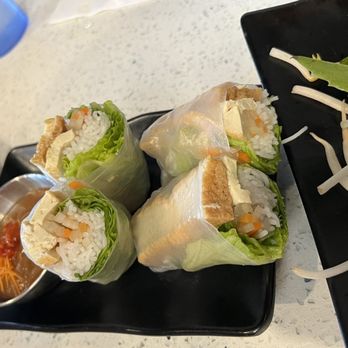 Pholicious - Tofu spring rolls...with peanut type sauce. - Vietnamese Near Me - Bloomingdale, Illinois