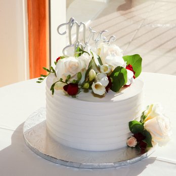 A Love's in Bloom - Cake Flowers - Florists Near Me