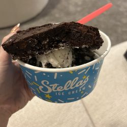 Stella’s Ice Cream - Brownie cookie sandwich with cookies and cream icecream
