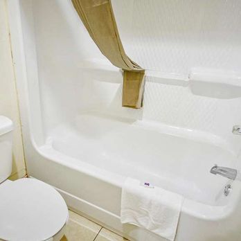 Motel 6 - Motel Atoka bathroom - Hotels Near Me - Atoka, Oklahoma