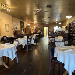 Dino's Ristorante Italiano & Wine Bar