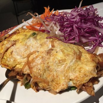 Saladang - Pad Thai with Chicken - Thai Near Me - Pasadena, California Saladang - Pad Thai with Chicken - Thai Near Me - Pasadena, California