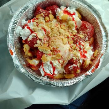 Fairgroundz - Strawberry Delight Funnel Cake - Ice Cream & Frozen Yogurt Near Me - Ontario, California