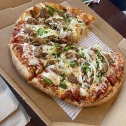 Marco's Pizza - Deluxe med pizza. Perfect for 2