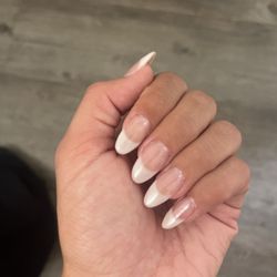 Queen Nails - Minh did a wonderful job. I recommend her. She's does a great French tip. I was in and out. She does such a quick and amazing job.
