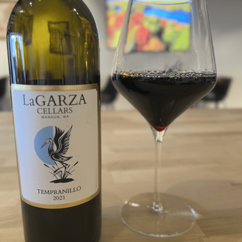 La Garza Cellars - Wine Tasting Room Near Me - Manson, Washington