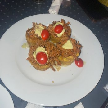 Eter - Fried Plantain Tostones with Ropa Vieja Beef and Sour Cream - Tapas/Small Plates Near Me - San Juan, Puerto Rico