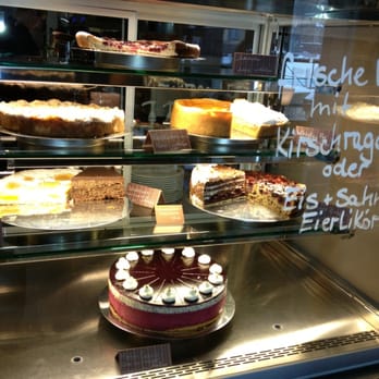 Stephanus - Ausgezeichnete Kuchen und Torten gleich beim Eingang - wie gemein ;-) - Modern European Near Me - Halberstadt, ST