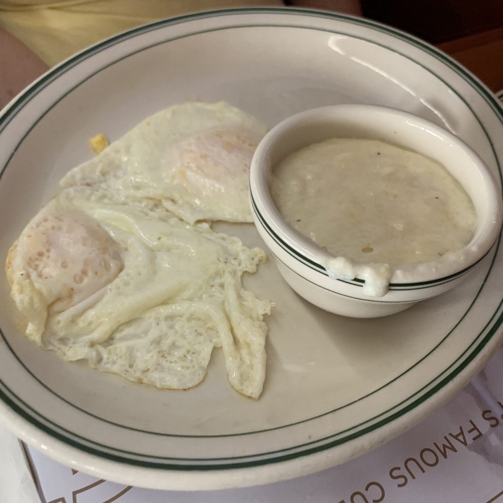La Carreta - Over easy eggs with grtis - Cuban Near Me - Miami, Florida