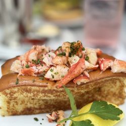 RH Yountville Gallery - Lobster roll