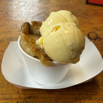 The Smokin Pig - Cobbler with ice cream - Barbeque Near Me - Pendleton, South Carolina The Smokin Pig - Cobbler with ice cream - Barbeque Near Me - Pendleton, South Carolina